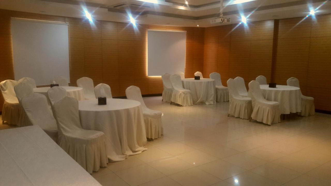 Rose Garden Hotel Riyadh Exterior photo