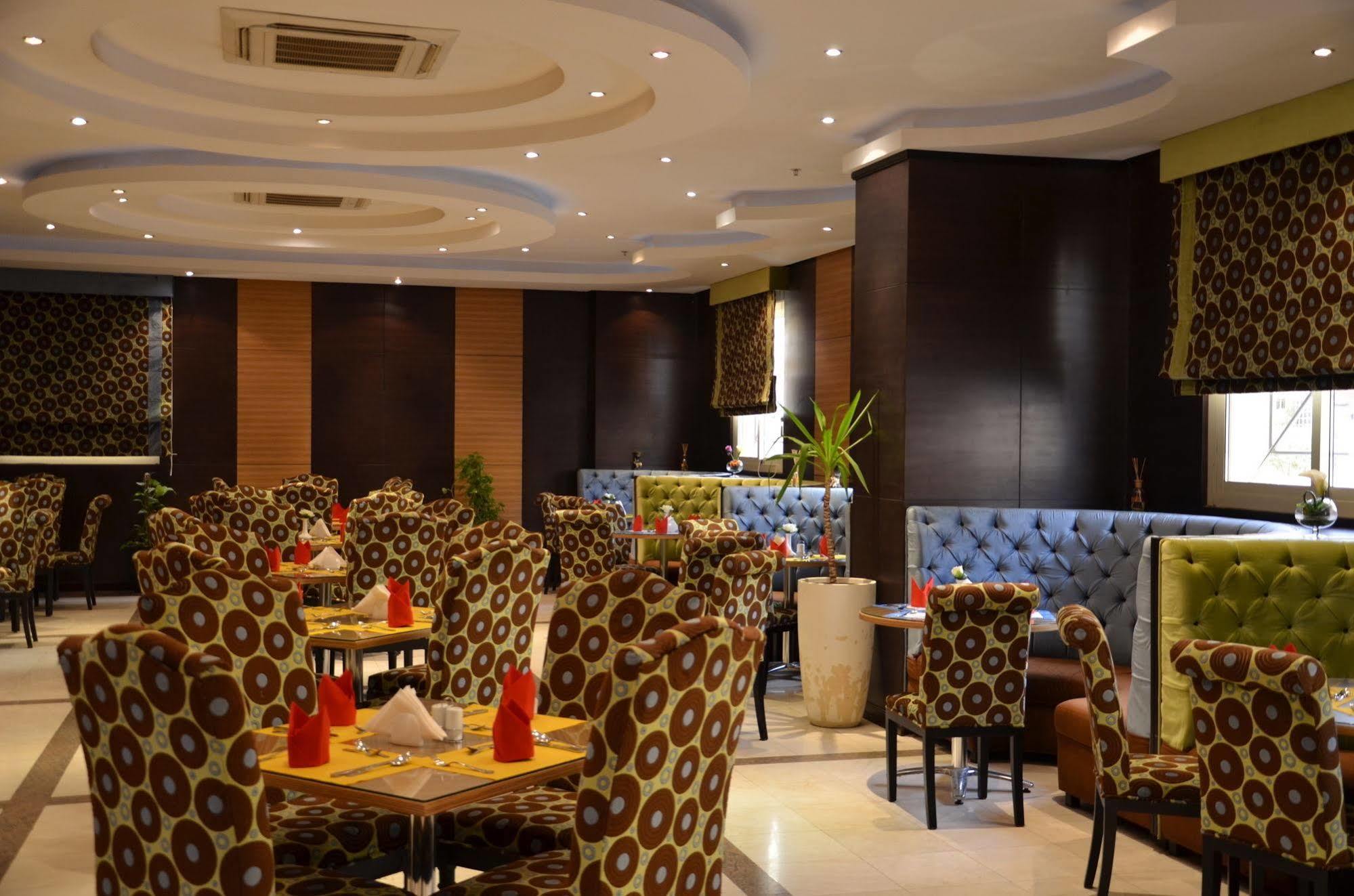 Rose Garden Hotel Riyadh Restaurant photo